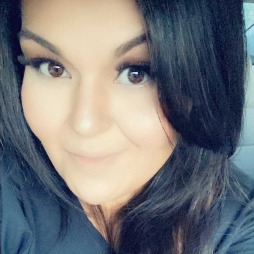 Meet your Posher, Julissa
